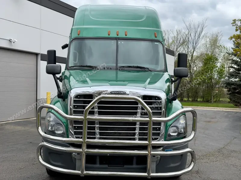 2018 Freightliner Cascadia 125 Evolution Sleeper photo 3