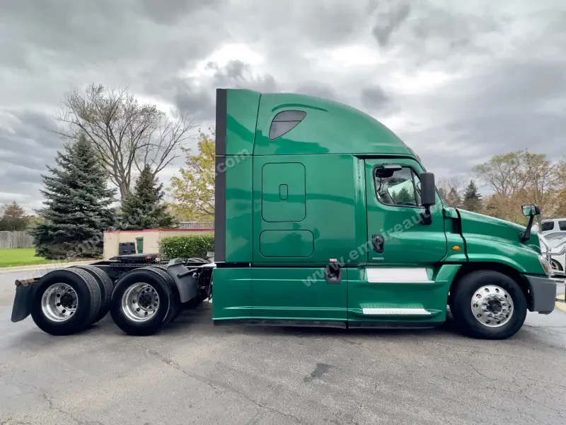 2018 Freightliner Cascadia 125 Evolution Sleeper photo 5