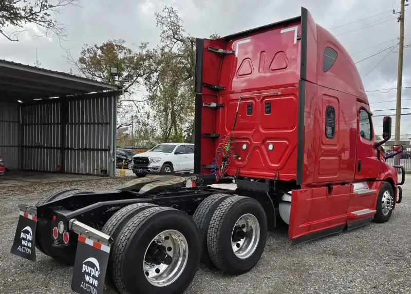 2022 Freightliner Cascadia photo 5