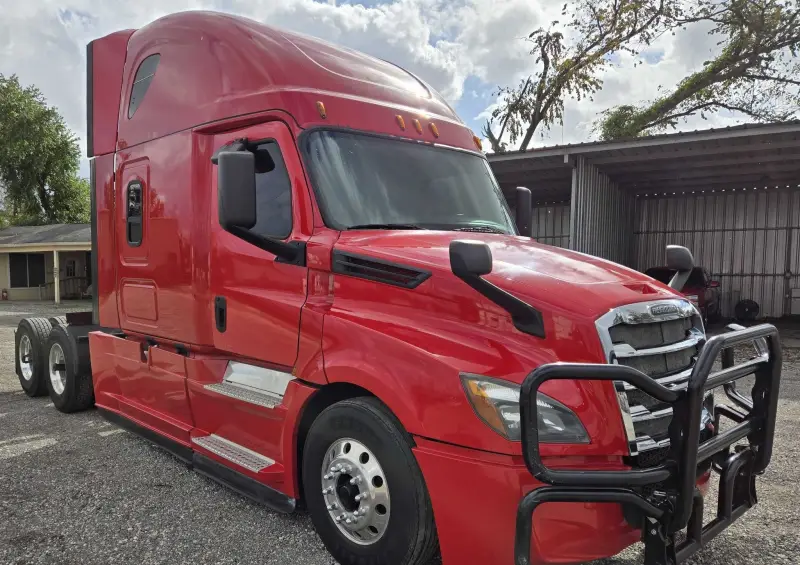 2022 Freightliner Cascadia photo 3