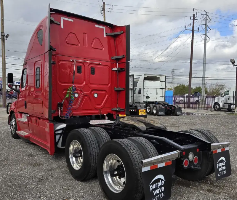 2022 Freightliner Cascadia photo 7