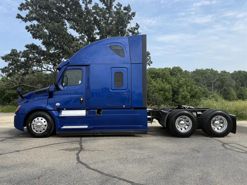 2022 Freightliner Cascadia 126 photo 4