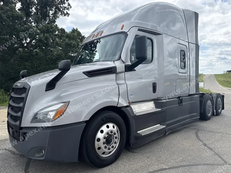 2022 Freightliner Cascadia 126 - Sleeper photo 1