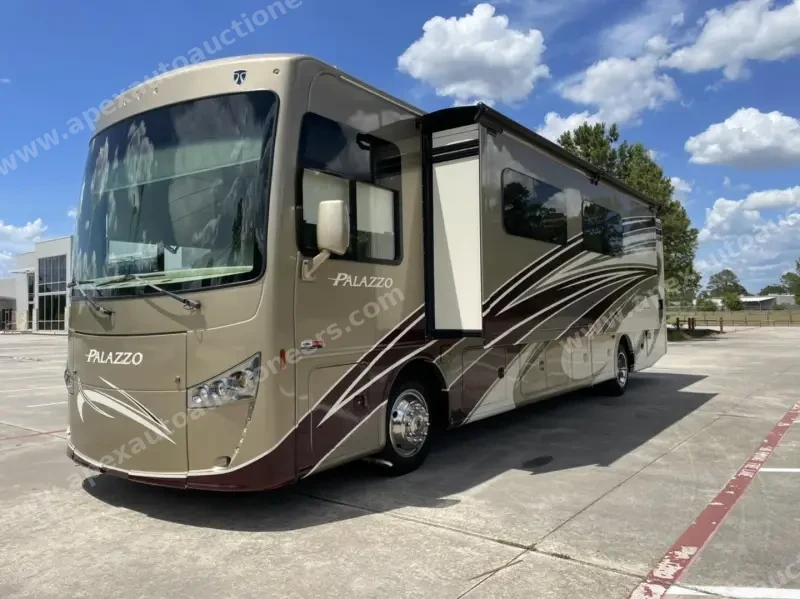 2016 Thor Motor Coach Palazzo 36.2 photo 32