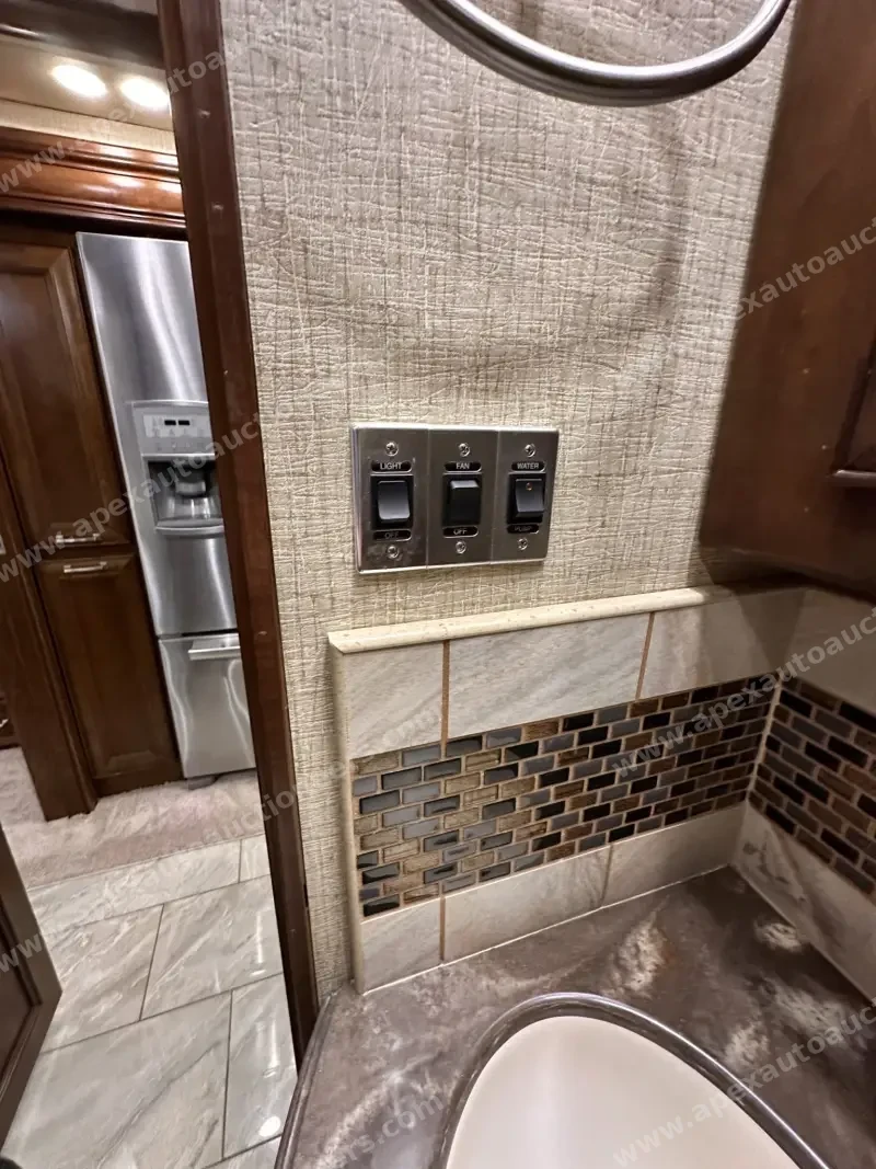2015 American Revolution LE 42T Motorcoach photo 162