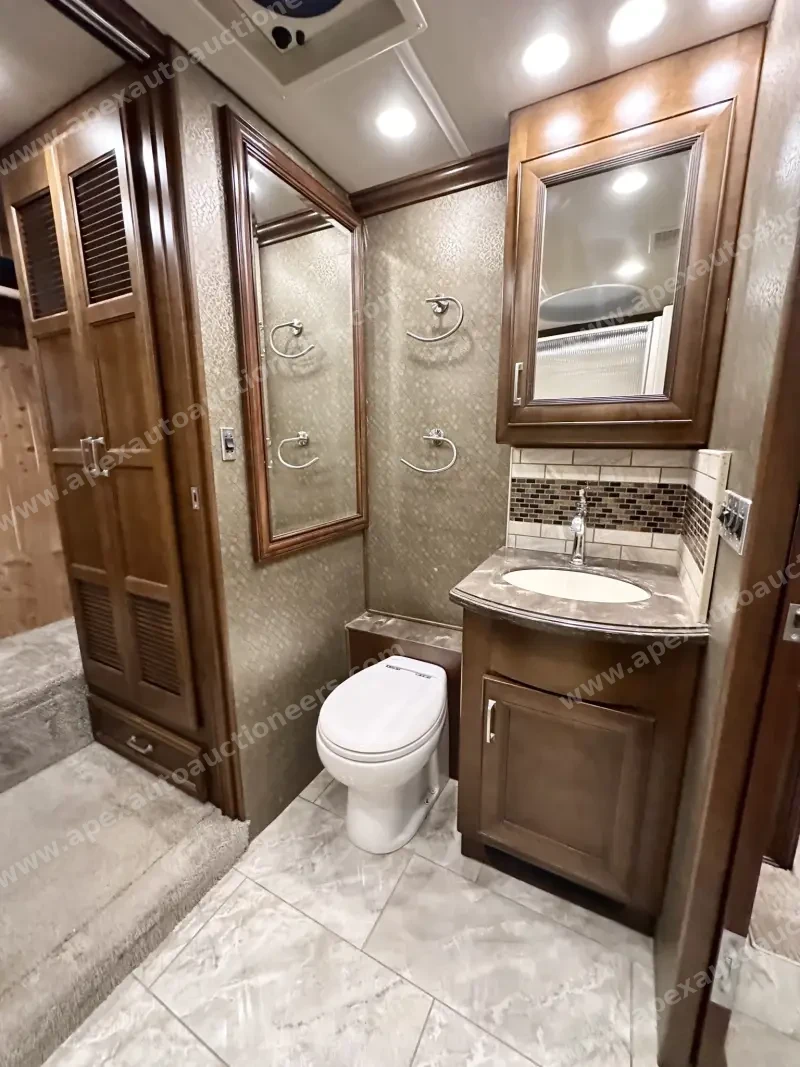 2015 American Revolution LE 42T Motorcoach photo 180