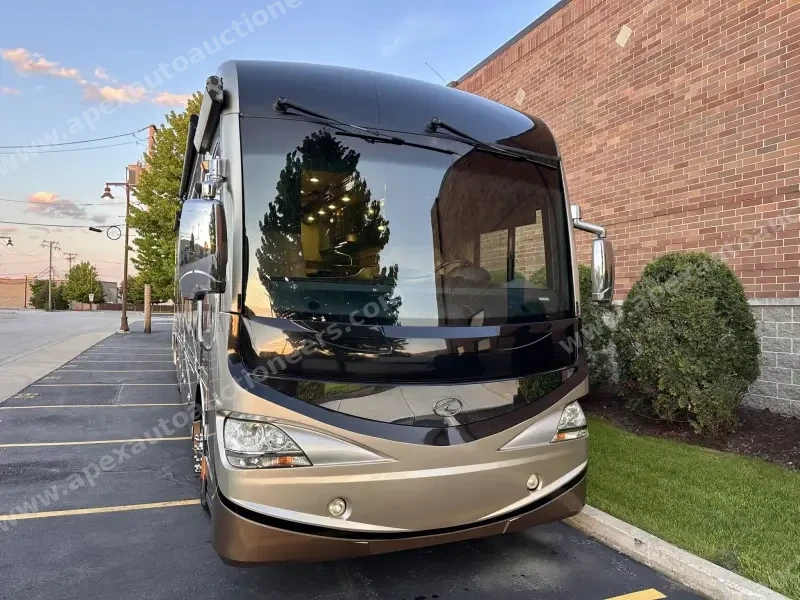 2015 American Revolution LE 42T Motorcoach photo 3