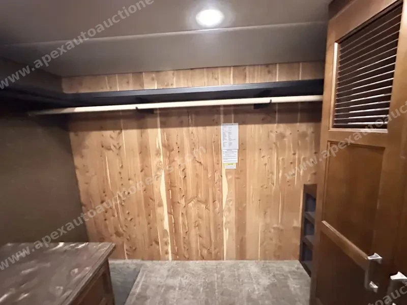 2015 American Revolution LE 42T Motorcoach photo 187