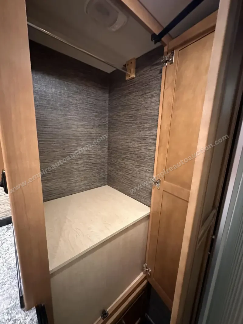 2015 Newmar Ventana 3807 photo 59
