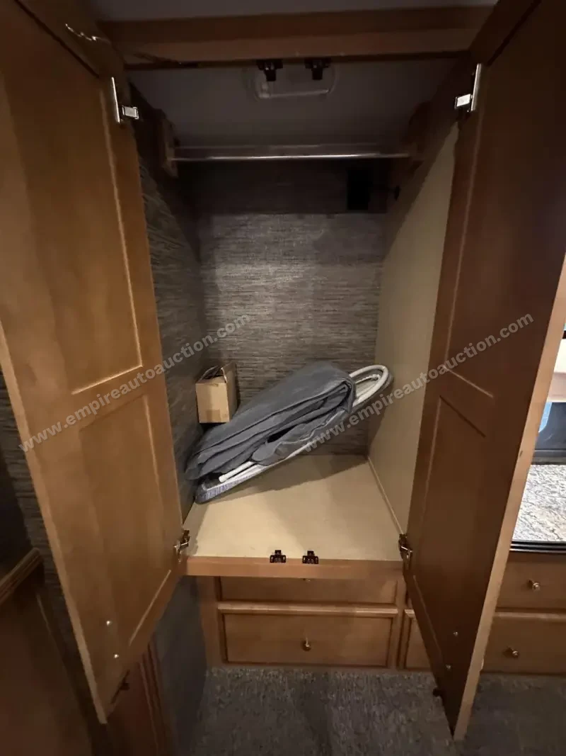 2015 Newmar Ventana 3807 photo 51