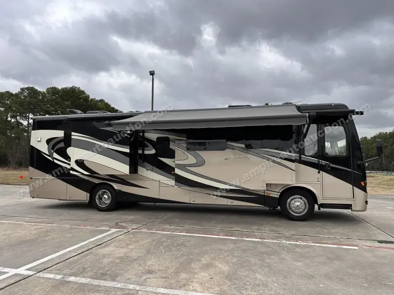 2015 Newmar Ventana 3807 photo 12