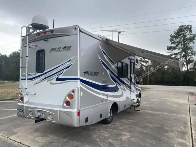 2009 Fleetwood Pulse 24a photo 7