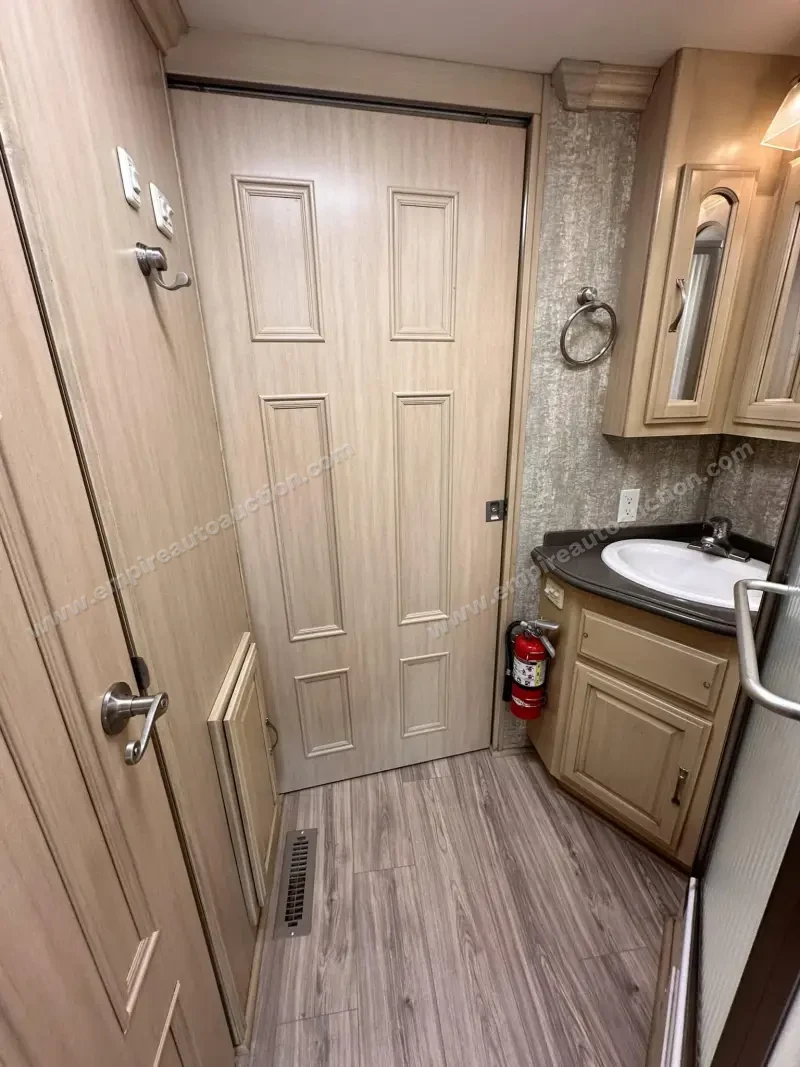 2007 Coachmen Sportscoach Legend 40 photo 45