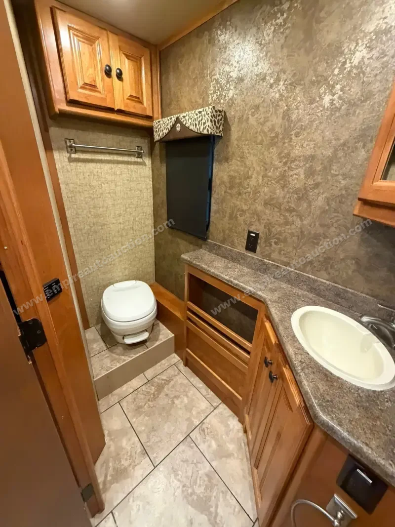 2015 Tiffin Allegro Bay 32 photo 39