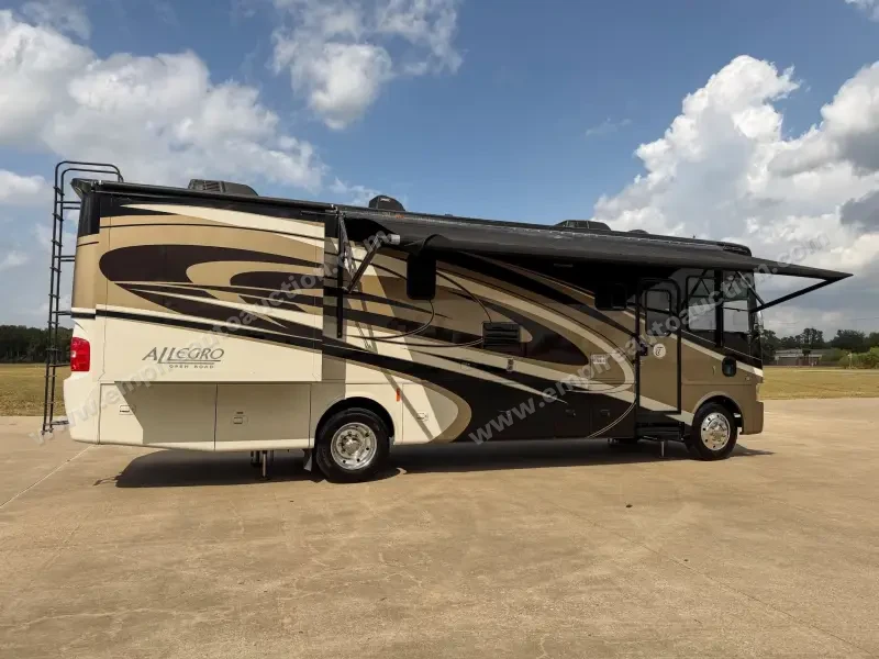 2015 Tiffin Allegro Bay 32 photo 8