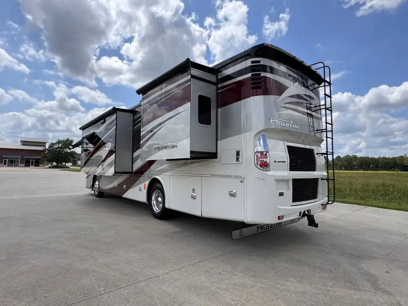 2017 Tiffin Phaeton 36GH photo 7