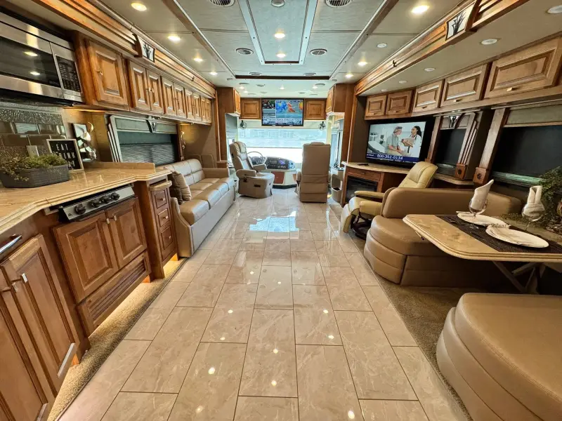 2017 Tiffin Phaeton 36GH photo 2