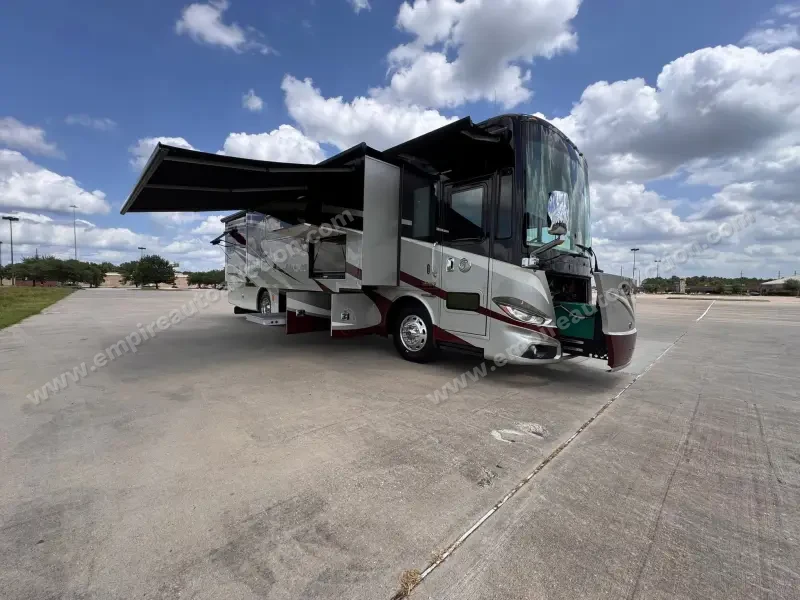 2017 Tiffin Phaeton 36GH photo 19