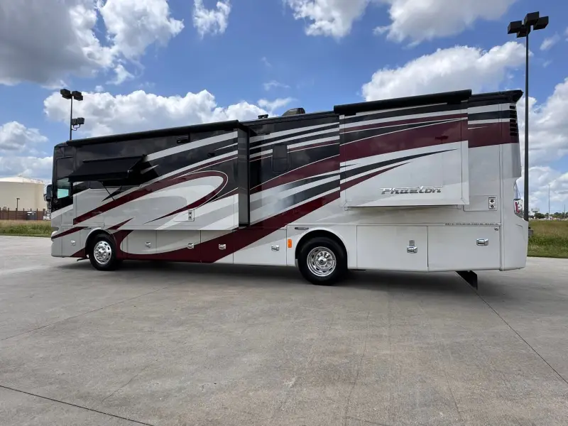 2017 Tiffin Phaeton 36GH photo 6