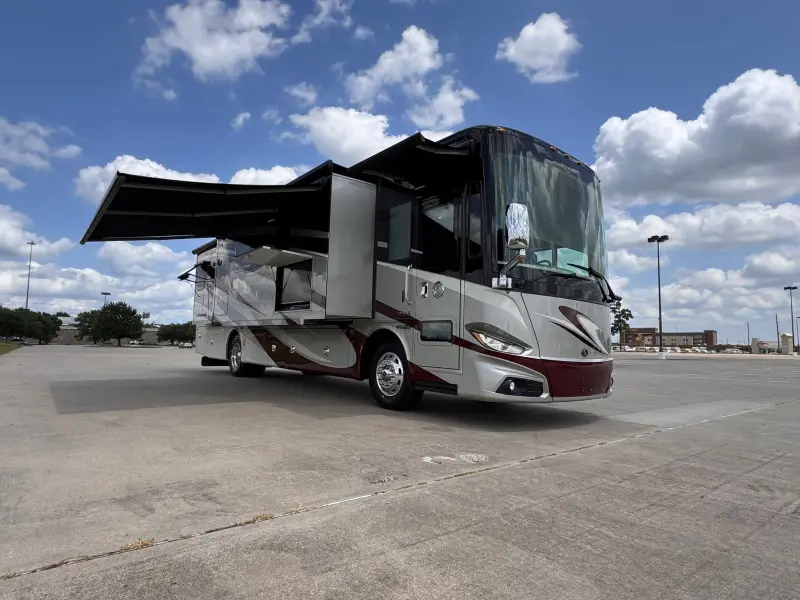 2017 Tiffin Phaeton 36GH photo 4