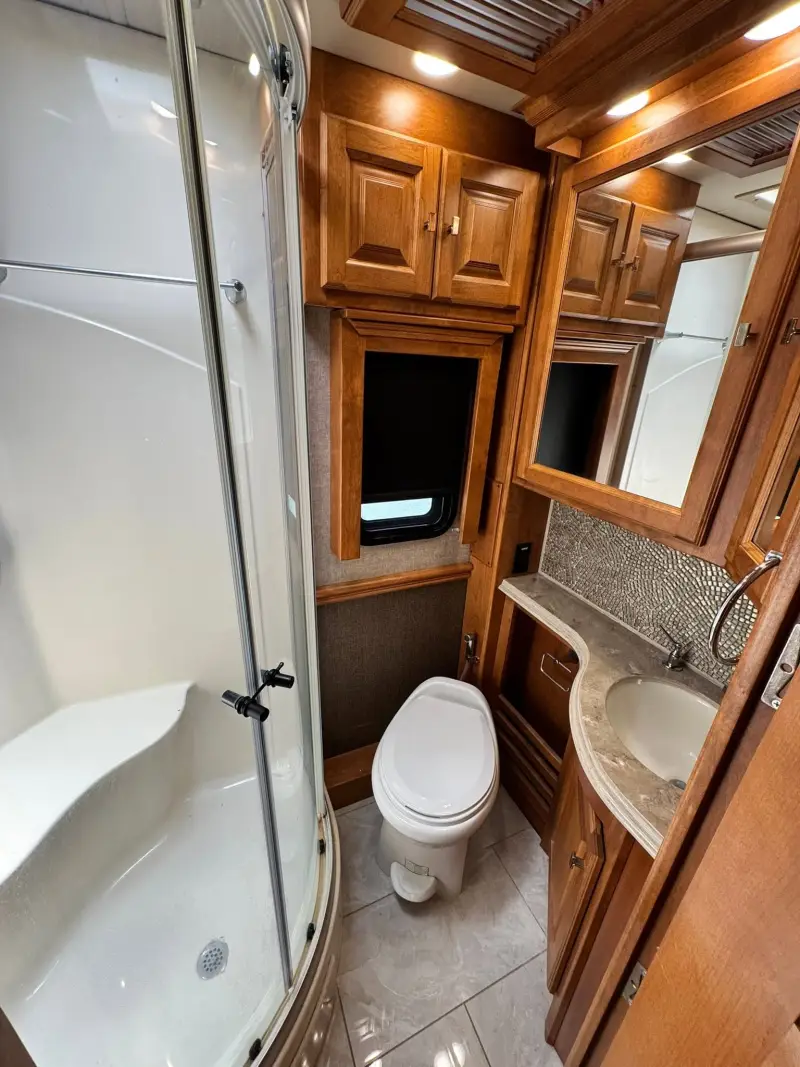2017 Tiffin Phaeton 36GH photo 33