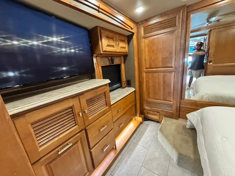 2017 Tiffin Phaeton 36GH photo 30