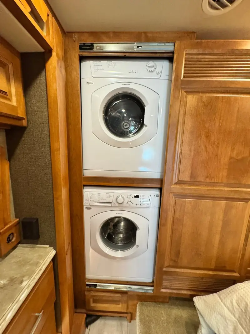 2017 Tiffin Phaeton 36GH photo 31