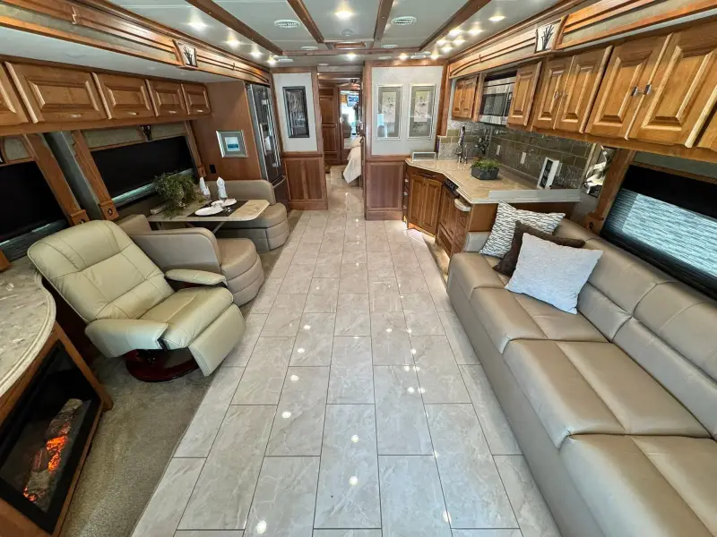 2017 Tiffin Phaeton 36GH photo 37