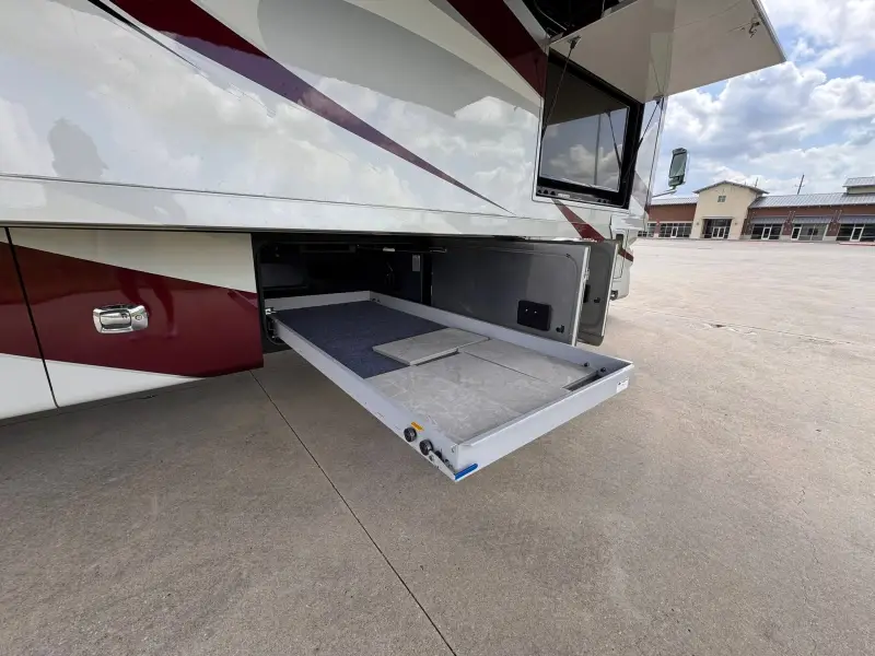 2017 Tiffin Phaeton 36GH photo 13