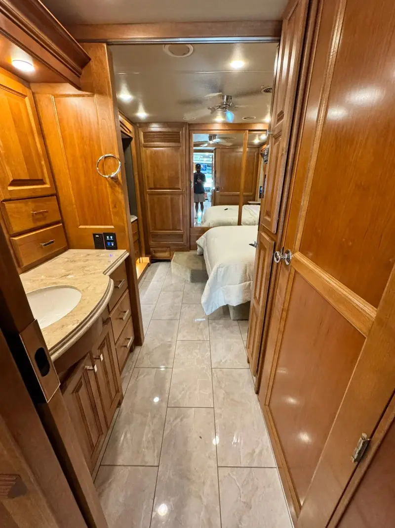 2017 Tiffin Phaeton 36GH photo 27