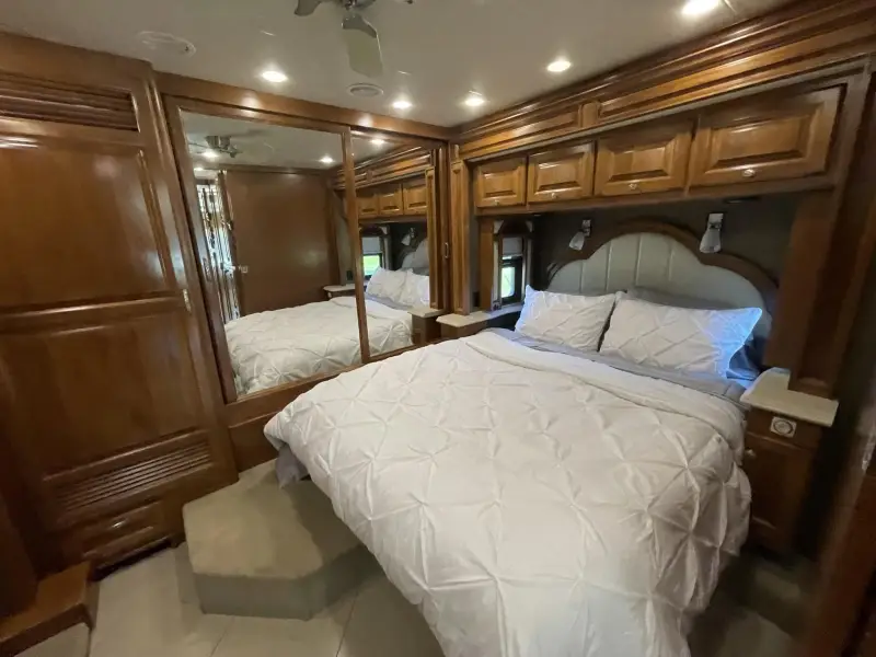 2013 Tiffin Phaeton 36GH photo 20