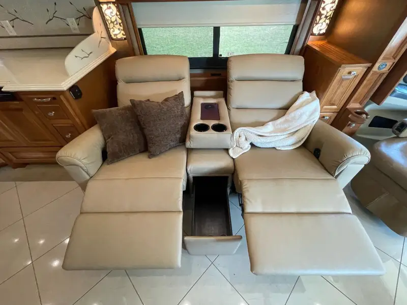 2013 Tiffin Phaeton 36GH photo 11