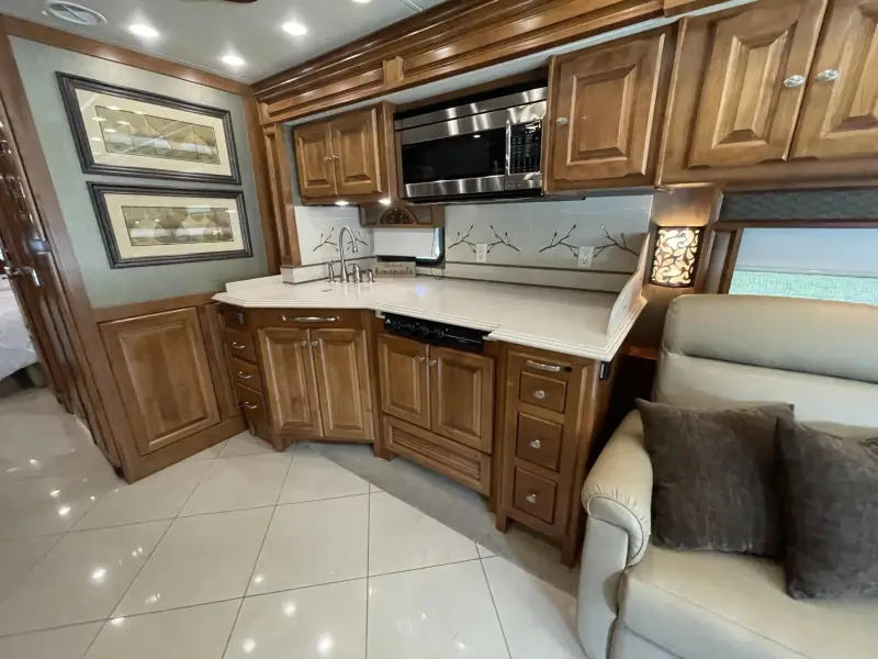 2013 Tiffin Phaeton 36GH photo 48