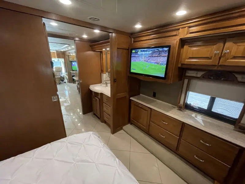 2013 Tiffin Phaeton 36GH photo 61