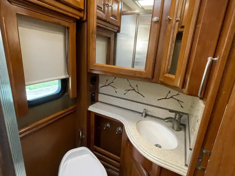 2013 Tiffin Phaeton 36GH photo 13
