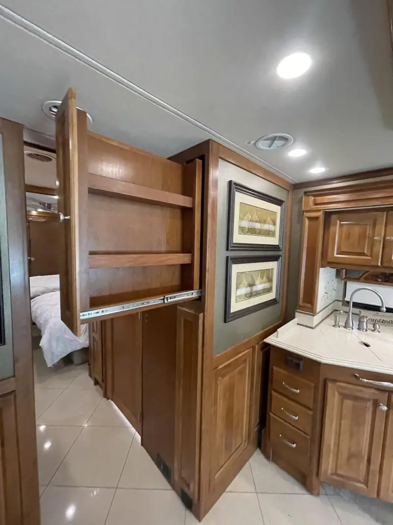 2013 Tiffin Phaeton 36GH photo 54
