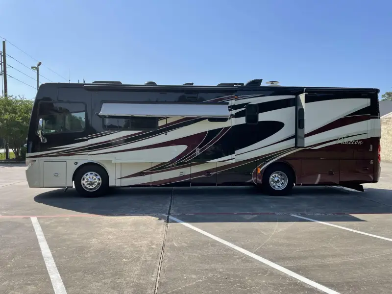 2013 Tiffin Phaeton 36GH photo 22