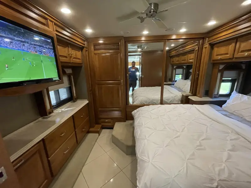 2013 Tiffin Phaeton 36GH photo 57