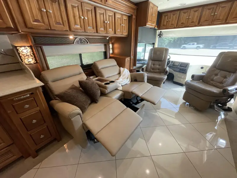 2013 Tiffin Phaeton 36GH photo 46