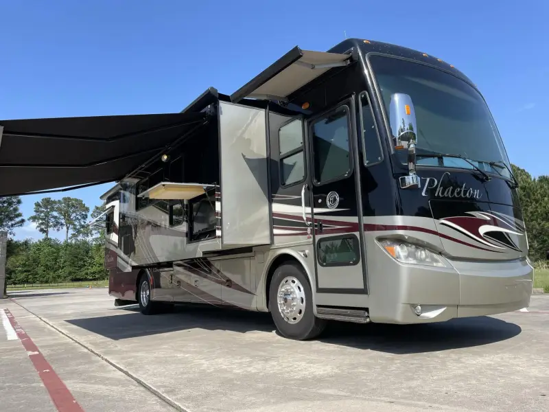 2013 Tiffin Phaeton 36GH photo 21