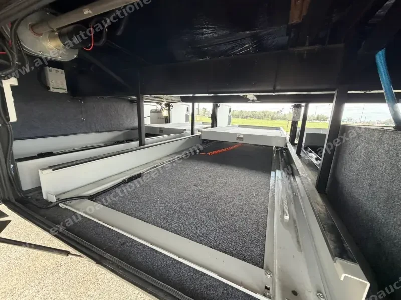 2014 Newmar Essex 4557 photo 31