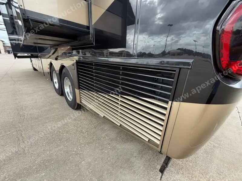 2014 Newmar Essex 4557 photo 26