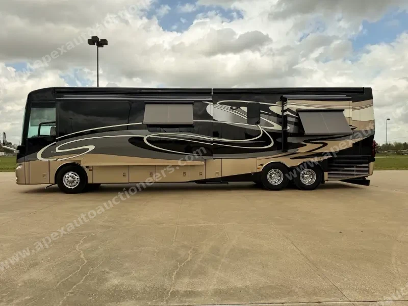 2014 Newmar Essex 4557 photo 5