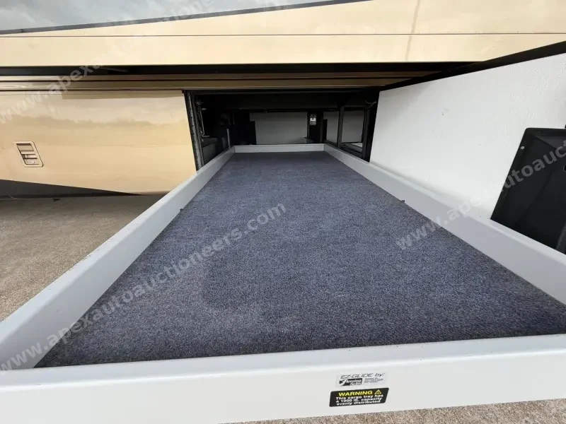 2014 Newmar Essex 4557 photo 19