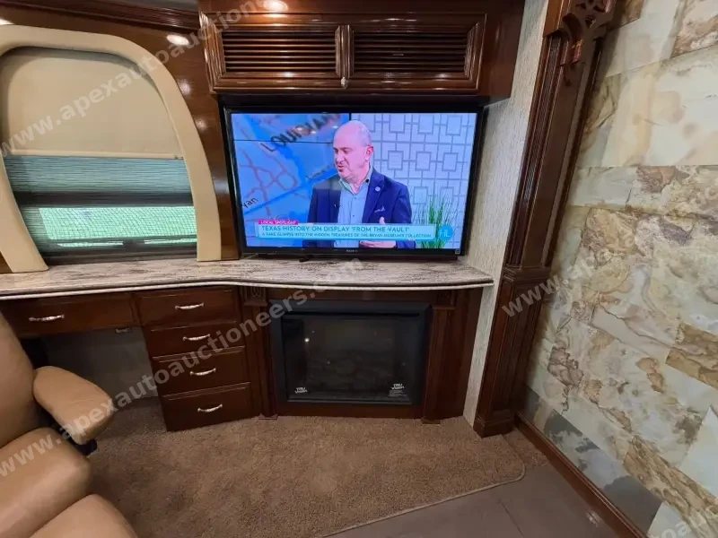 2014 Newmar Essex 4557 photo 40