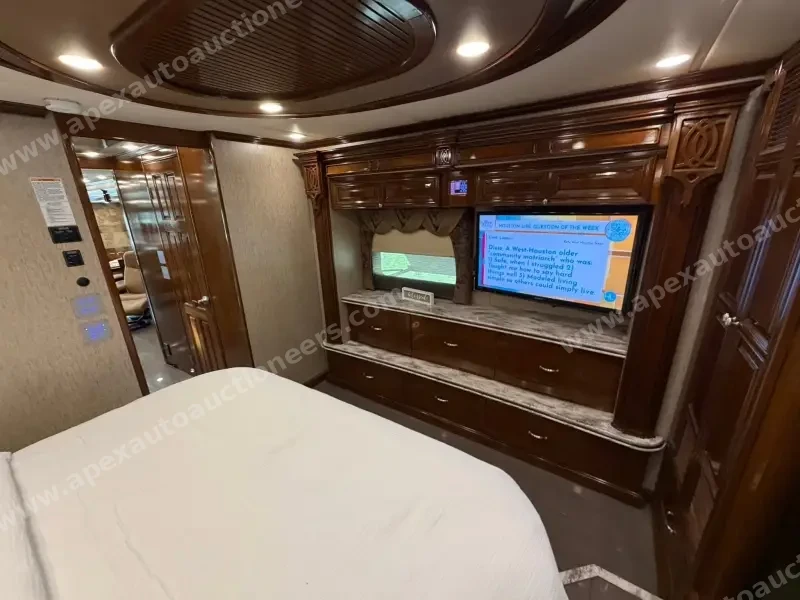 2014 Newmar Essex 4557 photo 73