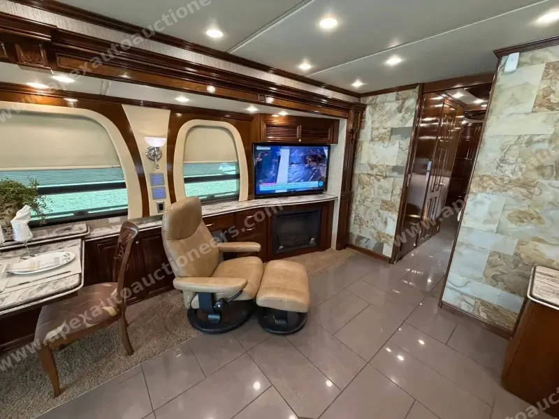2014 Newmar Essex 4557 photo 39