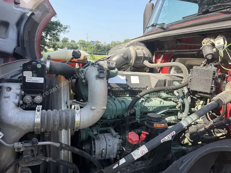 2022 Volvo VNL 760 photo 6