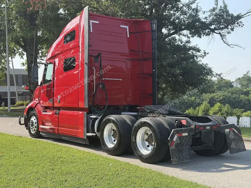 2022 Volvo VNL 760 photo 9
