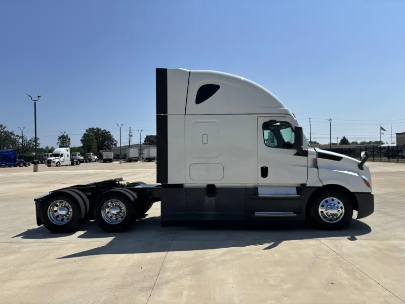 2021 Freightliner CASCADIA 126  - 455 HP photo 5